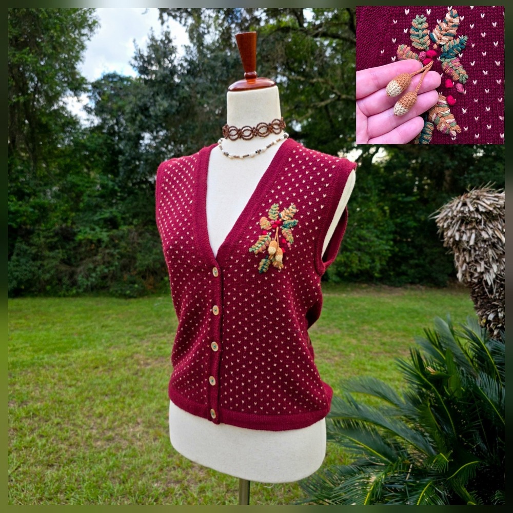 Susan Bristol Fall Sweater Vest Sz S Maroon Acorns Harvest Halloween Cottagecore